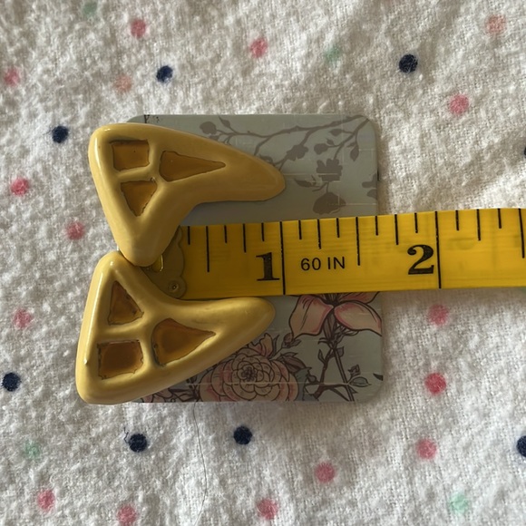 vintage clip on earrings - Picture 6 of 7